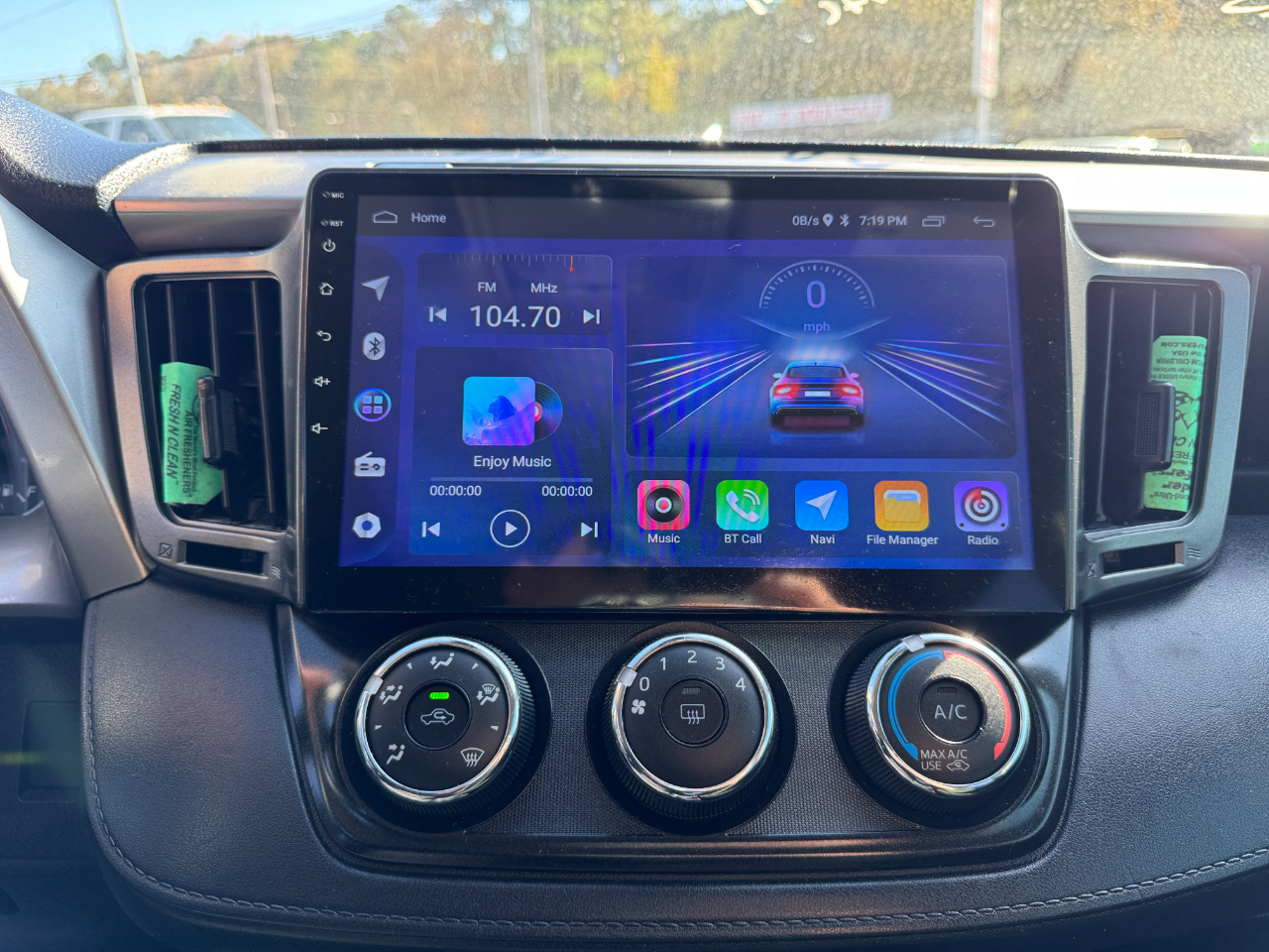 Toyota RAV4 LE FWD (Natl) 2018