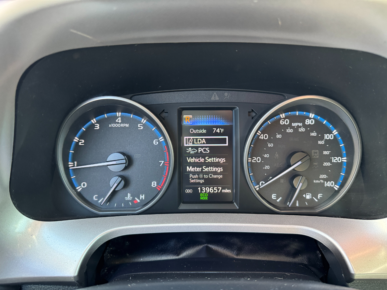 Toyota RAV4 LE FWD (Natl) 2018