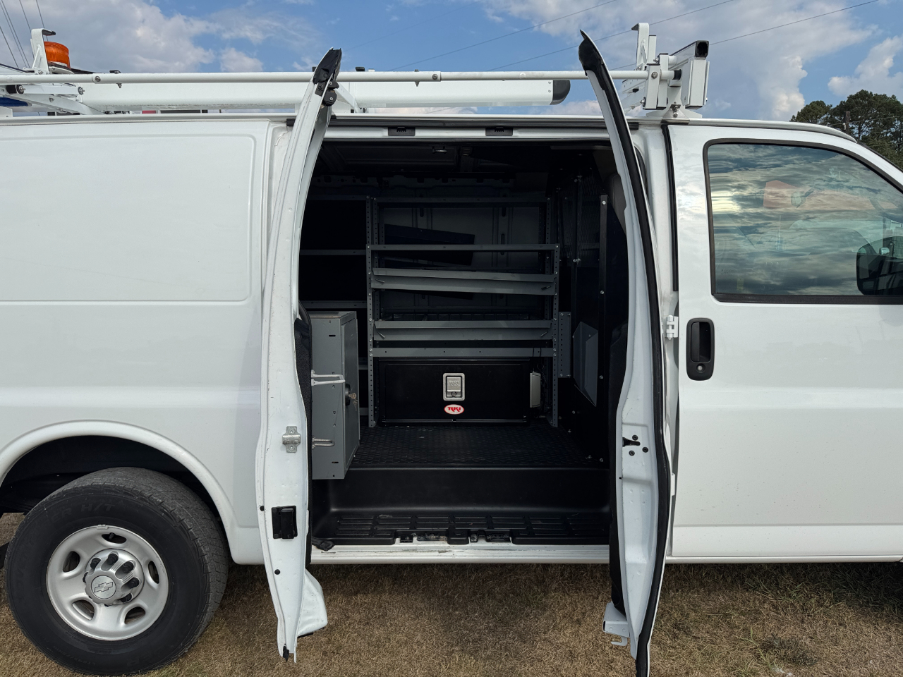 Chevrolet Express Cargo Van RWD 2500 135" 2015 Chevrolet Express Cargo Van RWD 2500 135" 2015