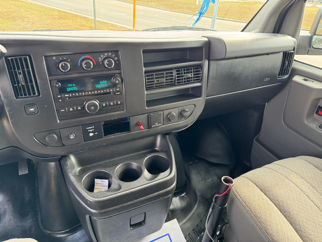 Chevrolet Express Cargo Van RWD 2500 135" 2015 Chevrolet Express Cargo Van RWD 2500 135" 2015
