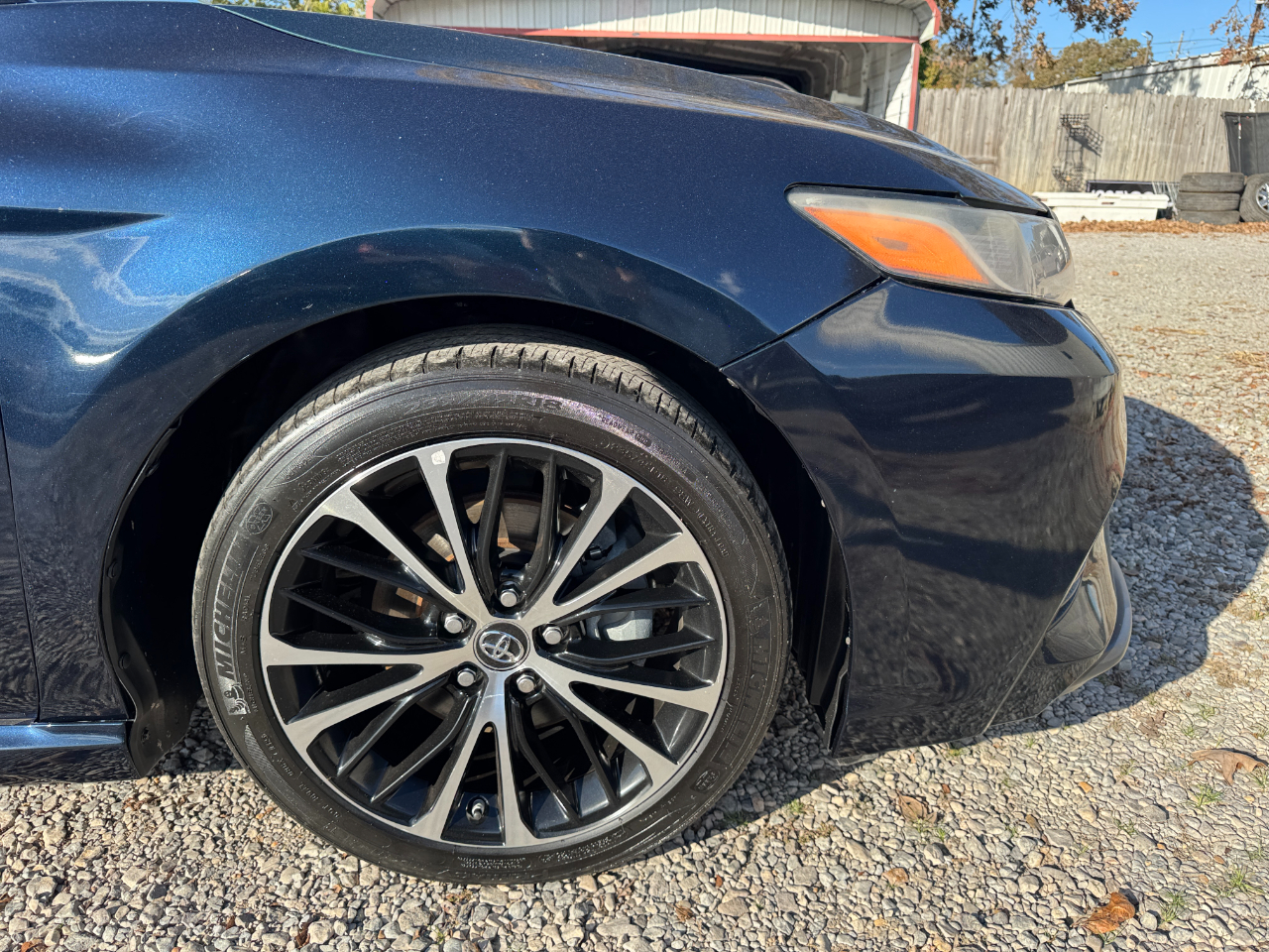 Toyota Camry LE Auto (Natl) 2018