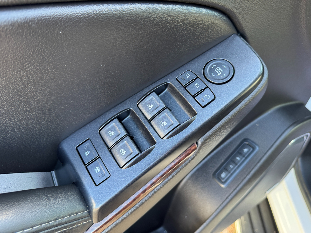 GMC Yukon XL 2WD 4dr SLT 2017