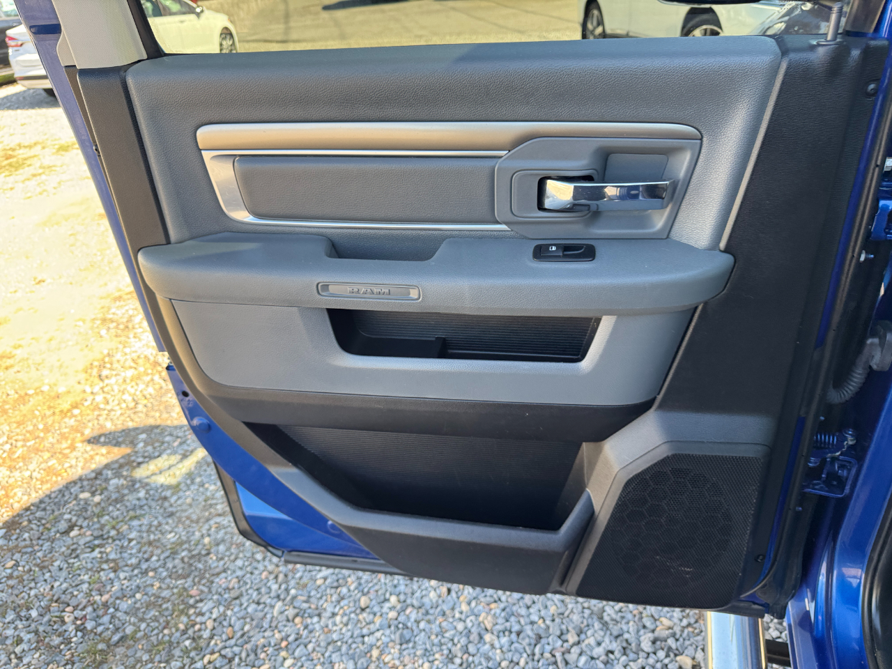 RAM 1500 Big Horn 4x4 Crew Cab 5'7" Box 2017