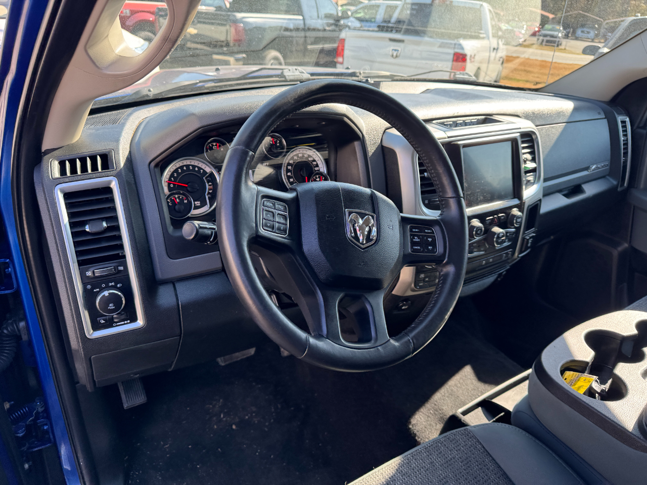 RAM 1500 Big Horn 4x4 Crew Cab 5'7" Box 2017