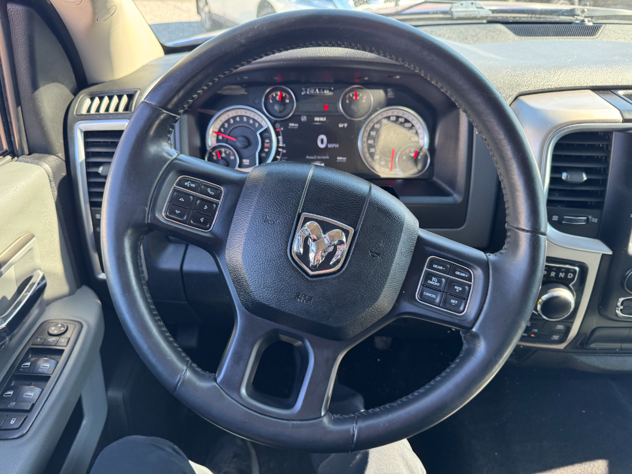 RAM 1500 Big Horn 4x4 Crew Cab 5'7" Box 2017