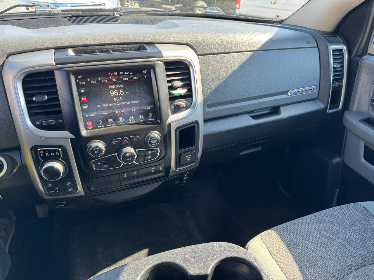 RAM 1500 Big Horn 4x4 Crew Cab 5'7" Box 2017