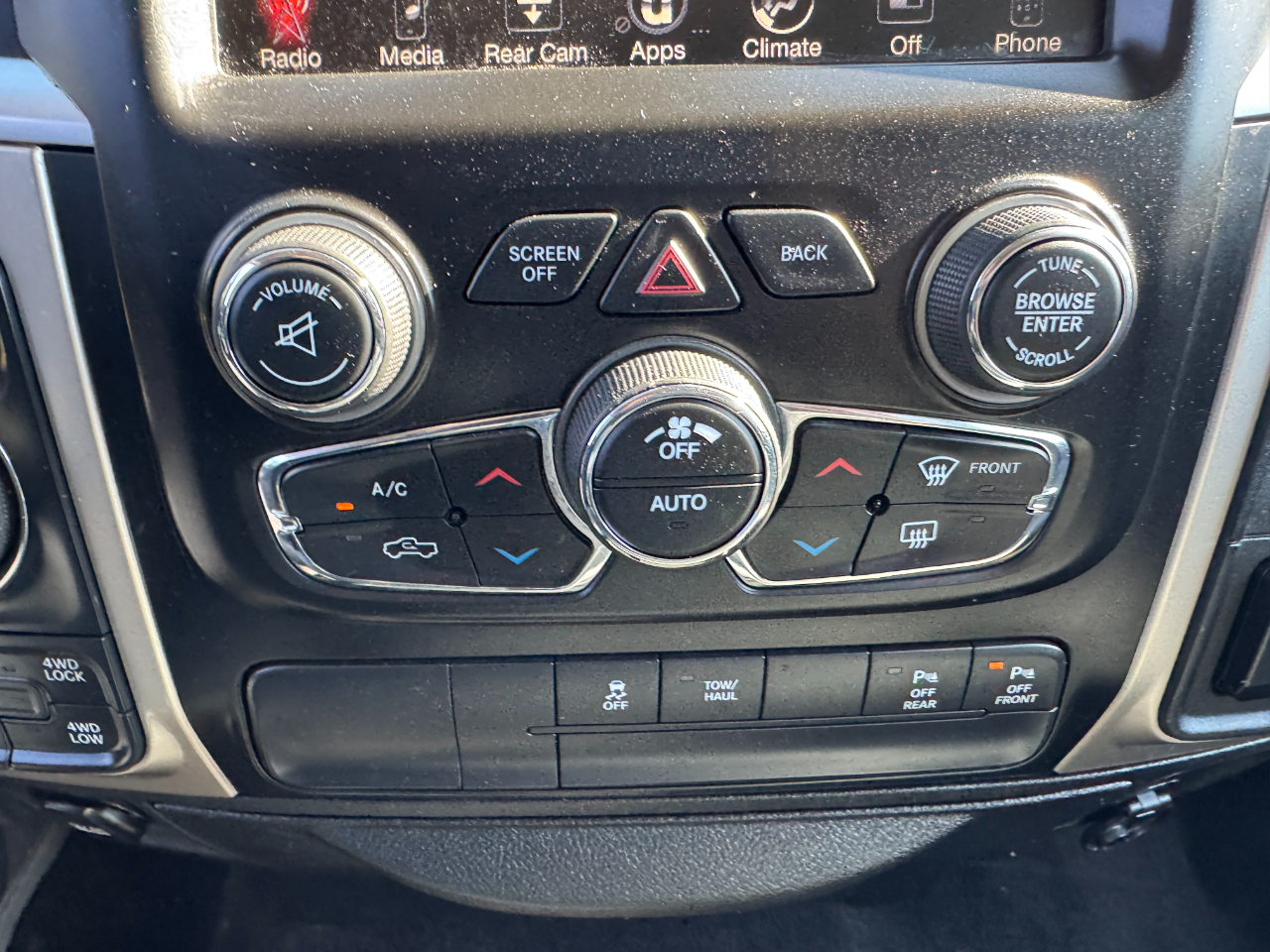 RAM 1500 Big Horn 4x4 Crew Cab 5'7" Box 2017