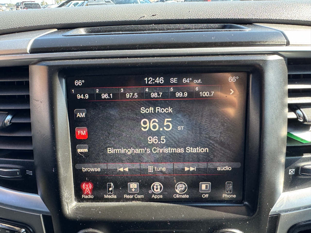 RAM 1500 Big Horn 4x4 Crew Cab 5'7" Box 2017