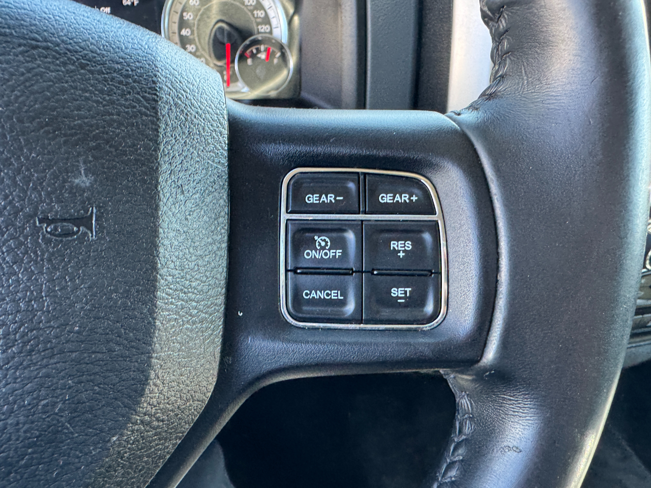 RAM 1500 Big Horn 4x4 Crew Cab 5'7" Box 2017