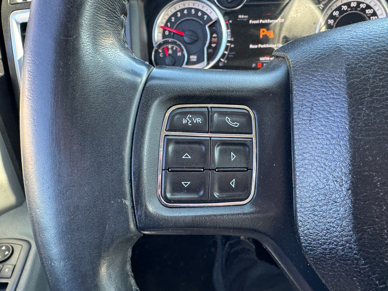 RAM 1500 Big Horn 4x4 Crew Cab 5'7" Box 2017