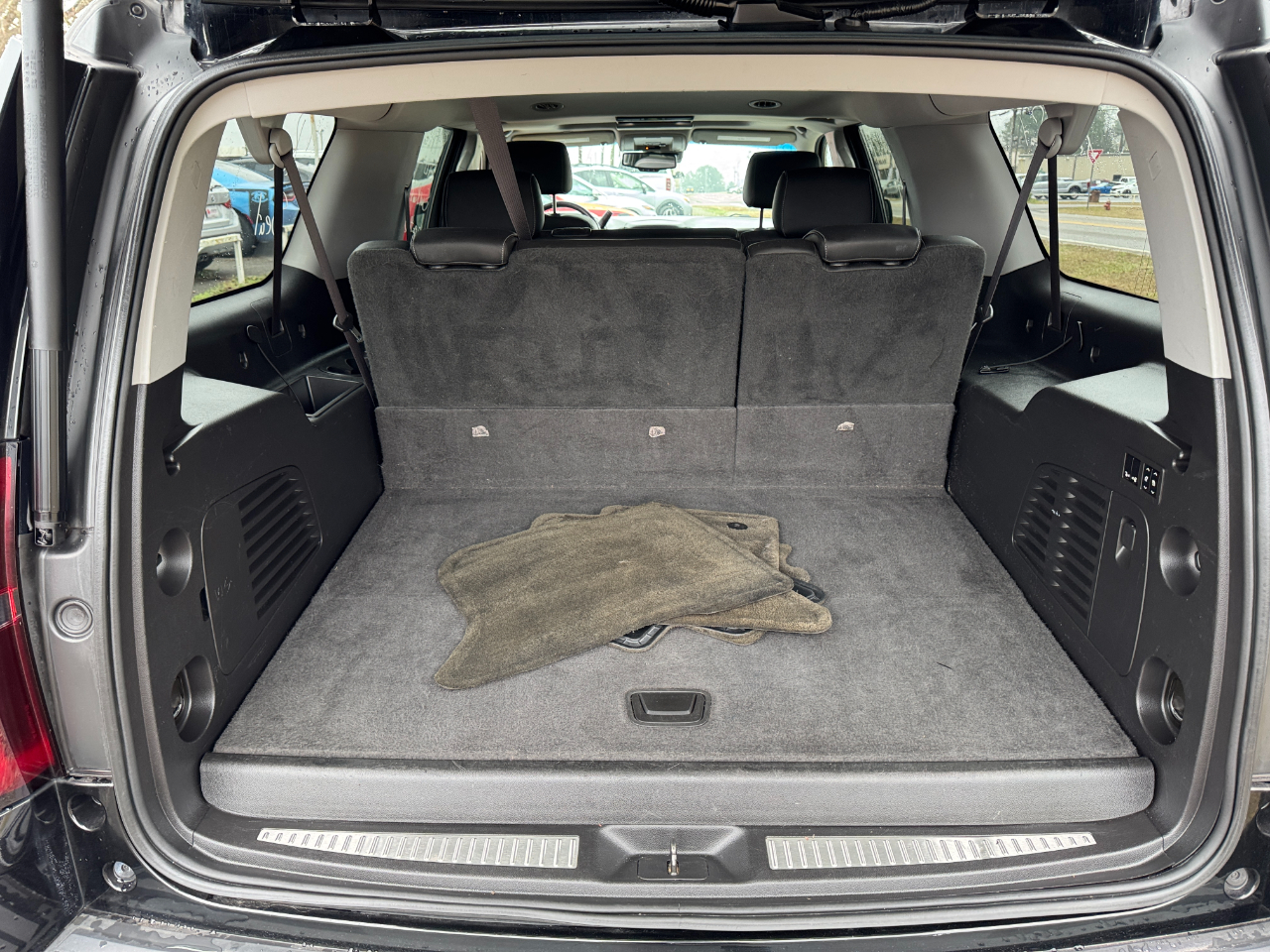 Chevrolet Suburban 2WD 4dr LT 2015