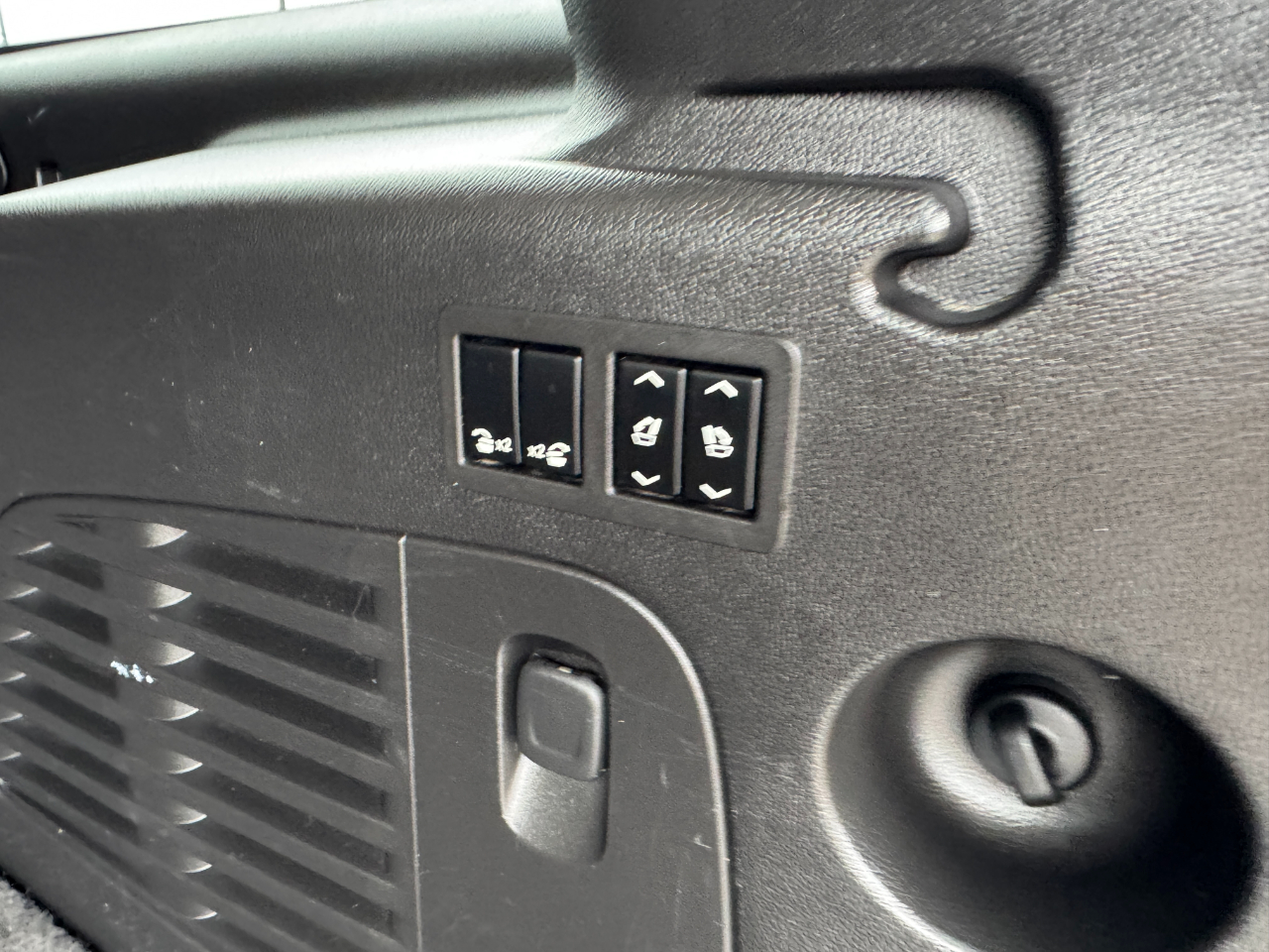 Chevrolet Suburban 2WD 4dr LT 2015