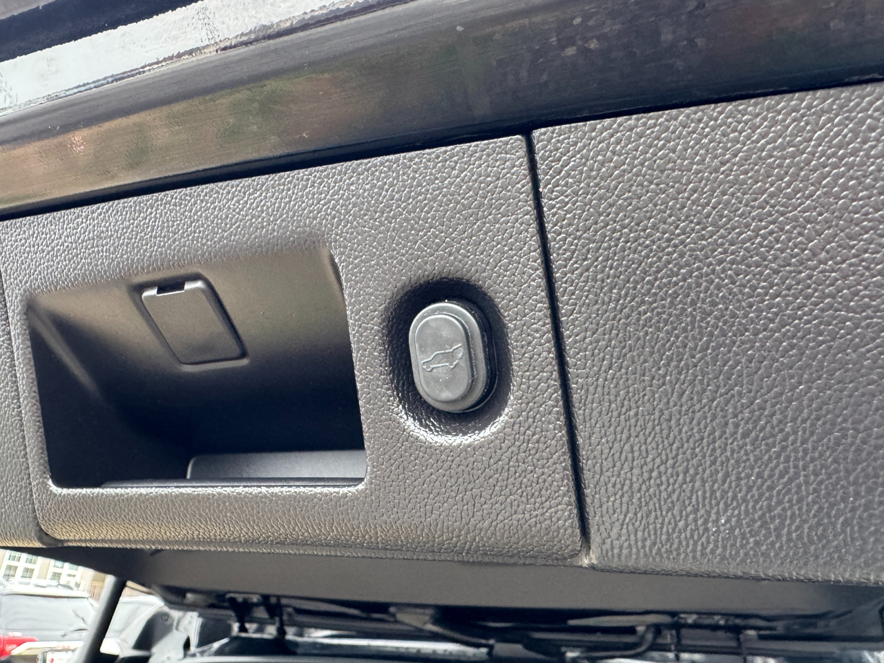 Chevrolet Suburban 2WD 4dr LT 2015