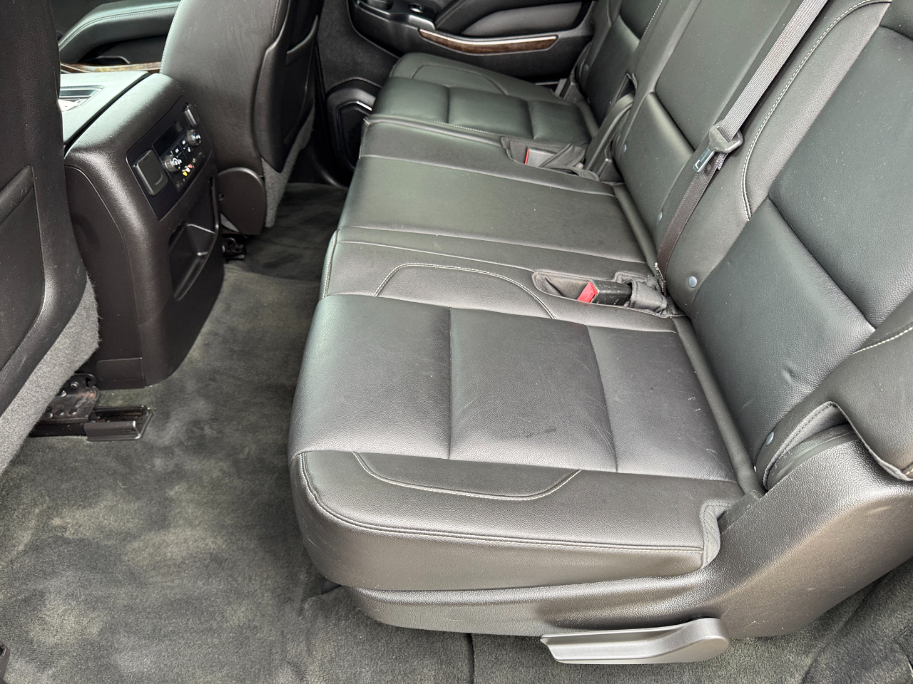 Chevrolet Suburban 2WD 4dr LT 2015