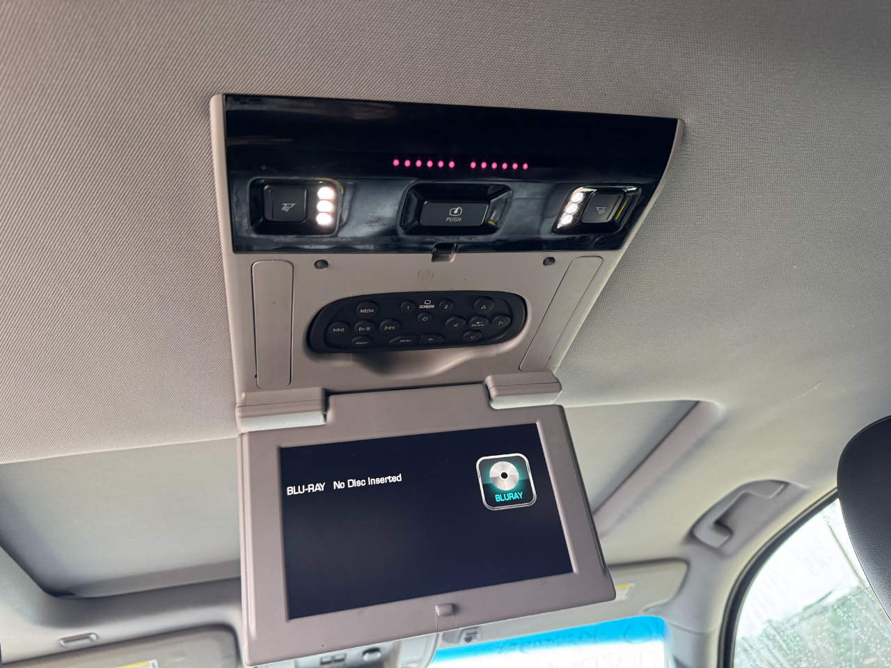 Chevrolet Suburban 2WD 4dr LT 2015