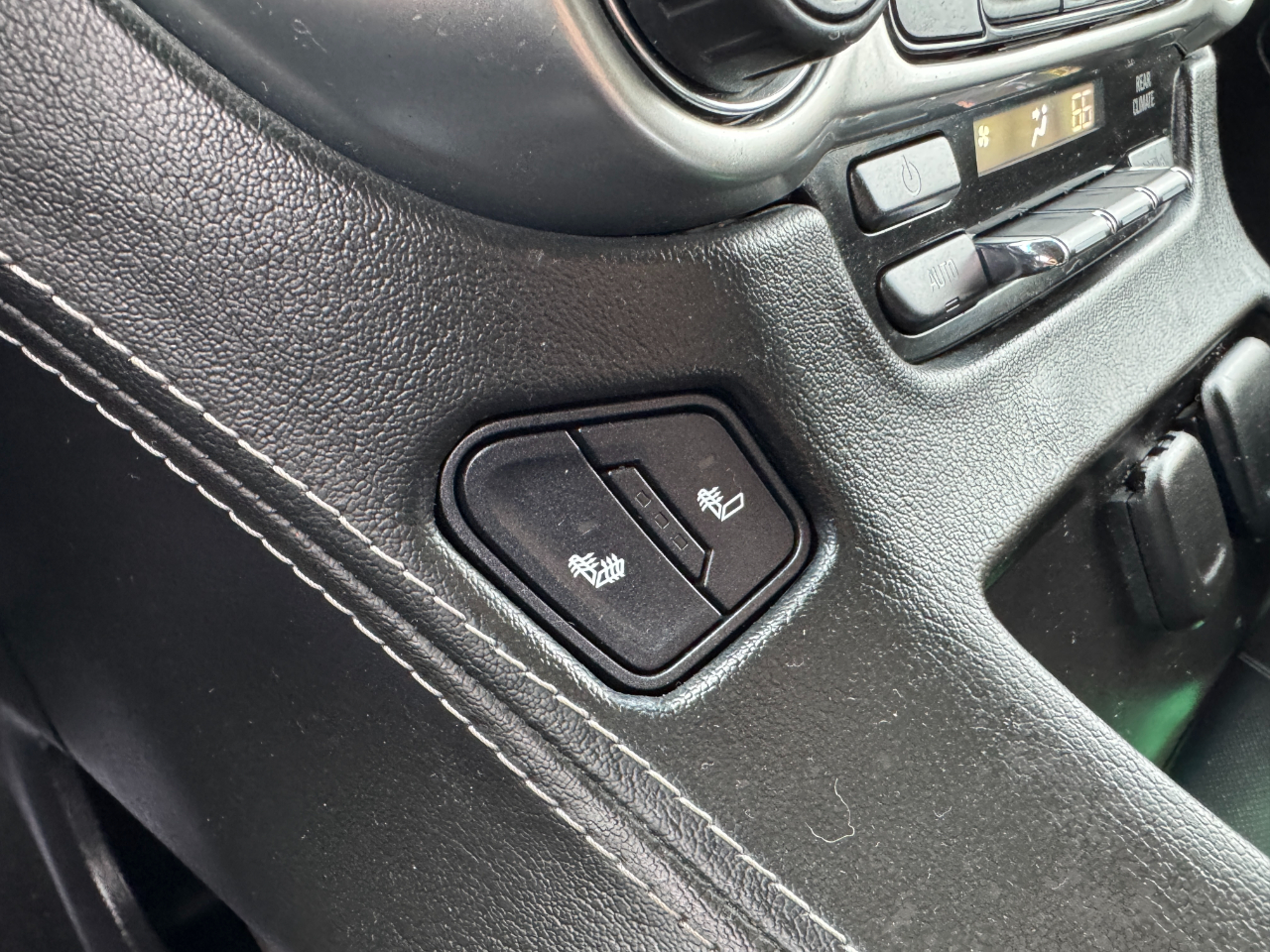 Chevrolet Suburban 2WD 4dr LT 2015