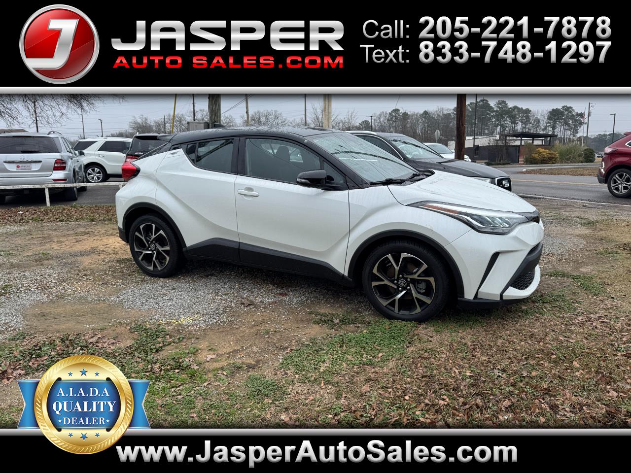 2020 Toyota C-HR XLE's photo