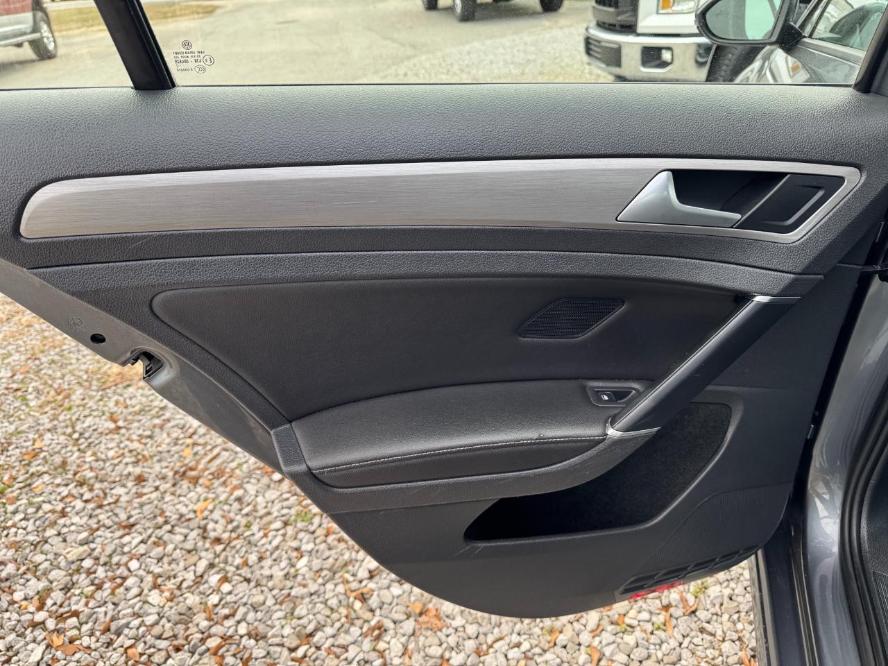 Volkswagen Golf 1.8T 4-Door Wolfsburg Edition Auto 2017