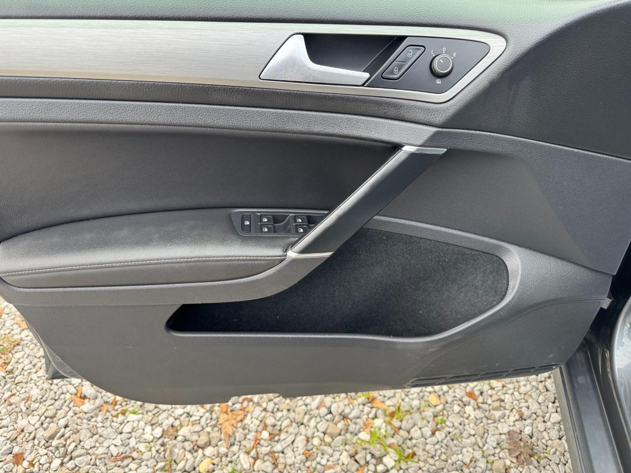 Volkswagen Golf 1.8T 4-Door Wolfsburg Edition Auto 2017