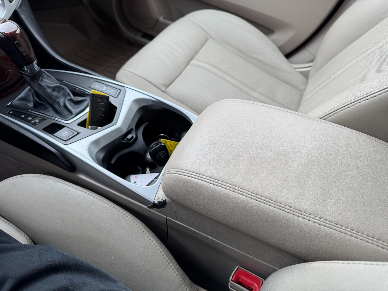 Cadillac SRX FWD 4dr Premium Collection 2011