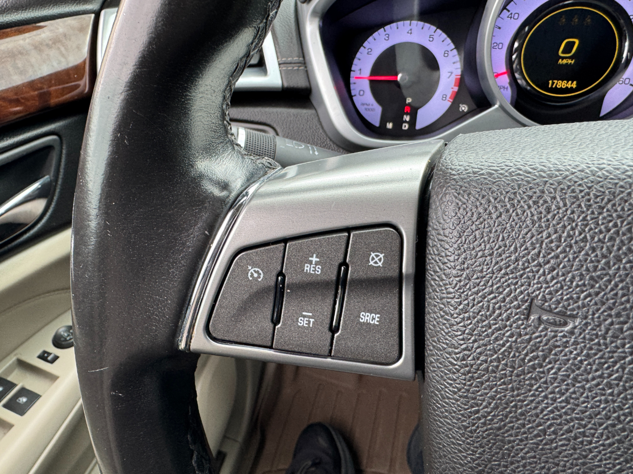 Cadillac SRX FWD 4dr Premium Collection 2011