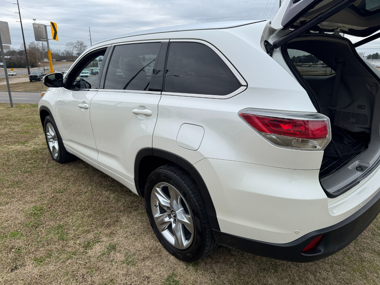 Toyota Highlander FWD 4dr V6 Limited (Natl) 2016