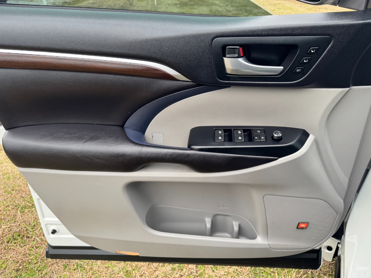 Toyota Highlander FWD 4dr V6 Limited (Natl) 2016