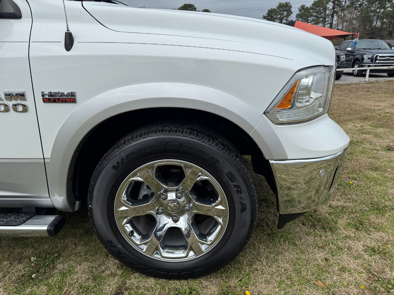 RAM 1500 2WD Quad Cab 140.5" Laramie 2016