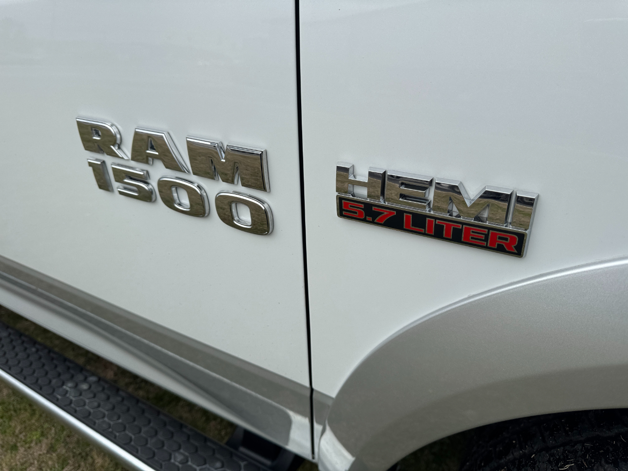 RAM 1500 2WD Quad Cab 140.5" Laramie 2016