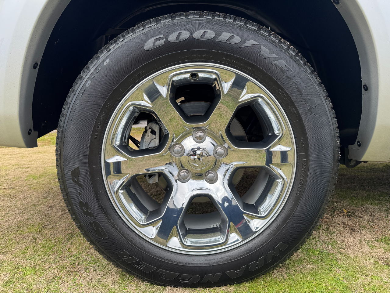 RAM 1500 2WD Quad Cab 140.5" Laramie 2016