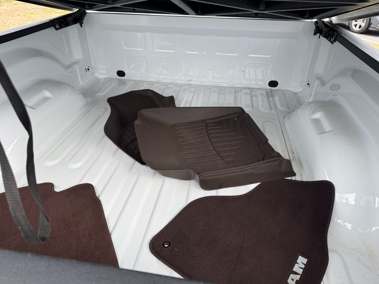 RAM 1500 2WD Quad Cab 140.5" Laramie 2016