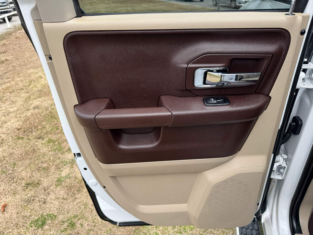 RAM 1500 2WD Quad Cab 140.5" Laramie 2016