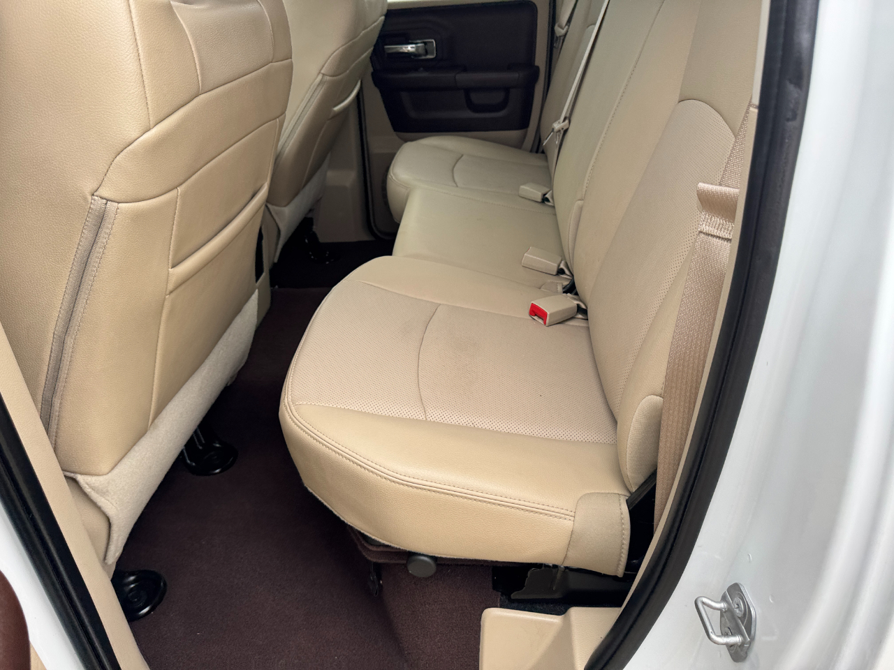 RAM 1500 2WD Quad Cab 140.5" Laramie 2016