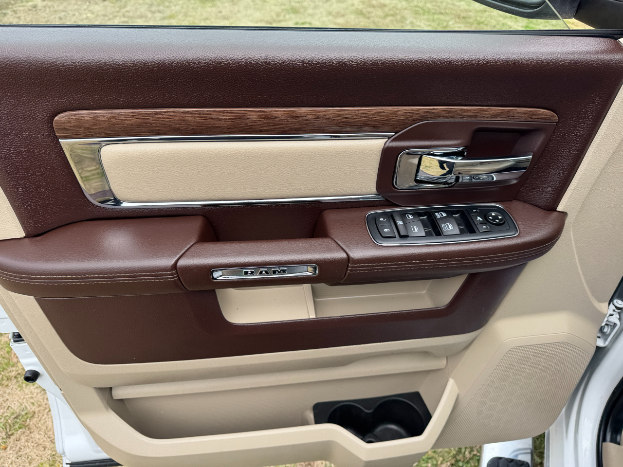 RAM 1500 2WD Quad Cab 140.5" Laramie 2016