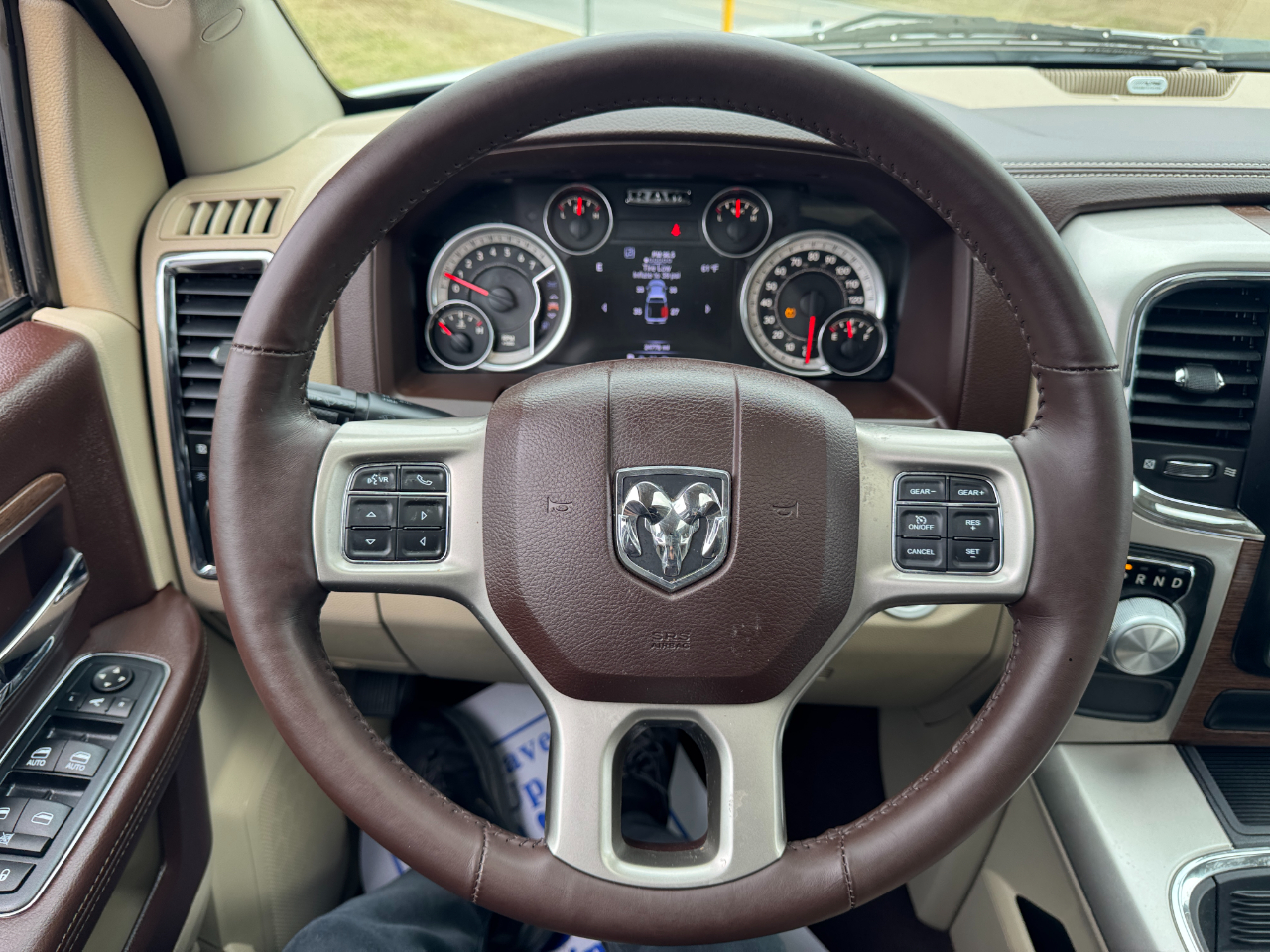 RAM 1500 2WD Quad Cab 140.5" Laramie 2016