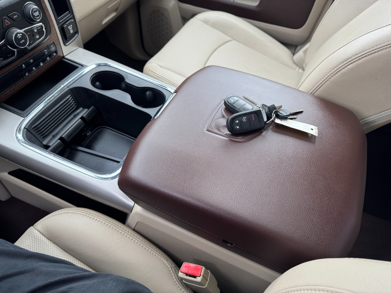 RAM 1500 2WD Quad Cab 140.5" Laramie 2016