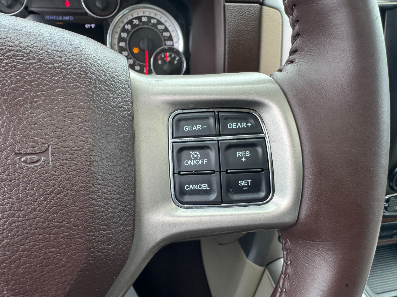 RAM 1500 2WD Quad Cab 140.5" Laramie 2016