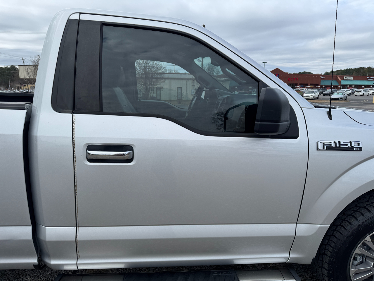 Ford F-150 2WD Reg Cab 141" XLT 2016