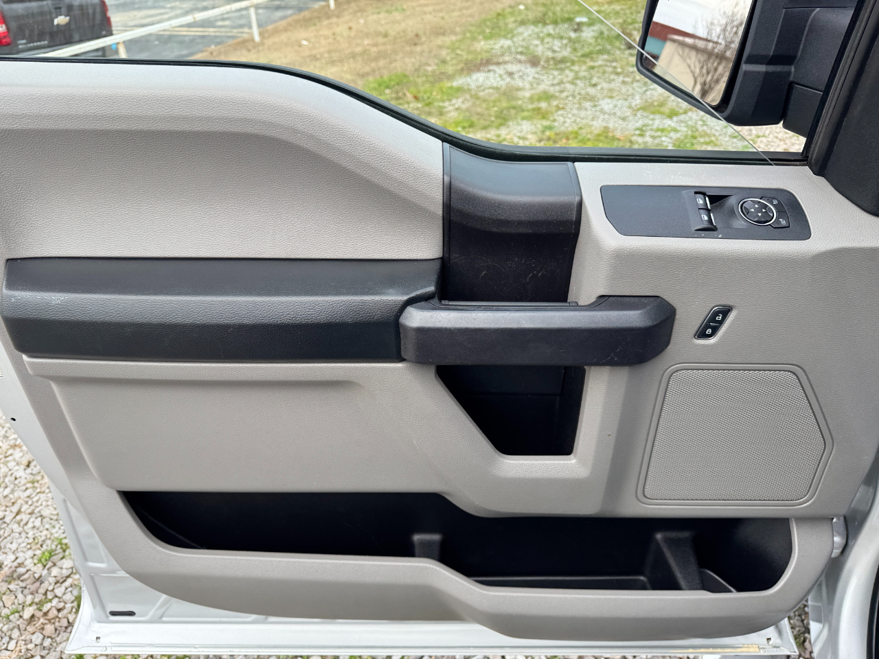 Ford F-150 2WD Reg Cab 141" XLT 2016