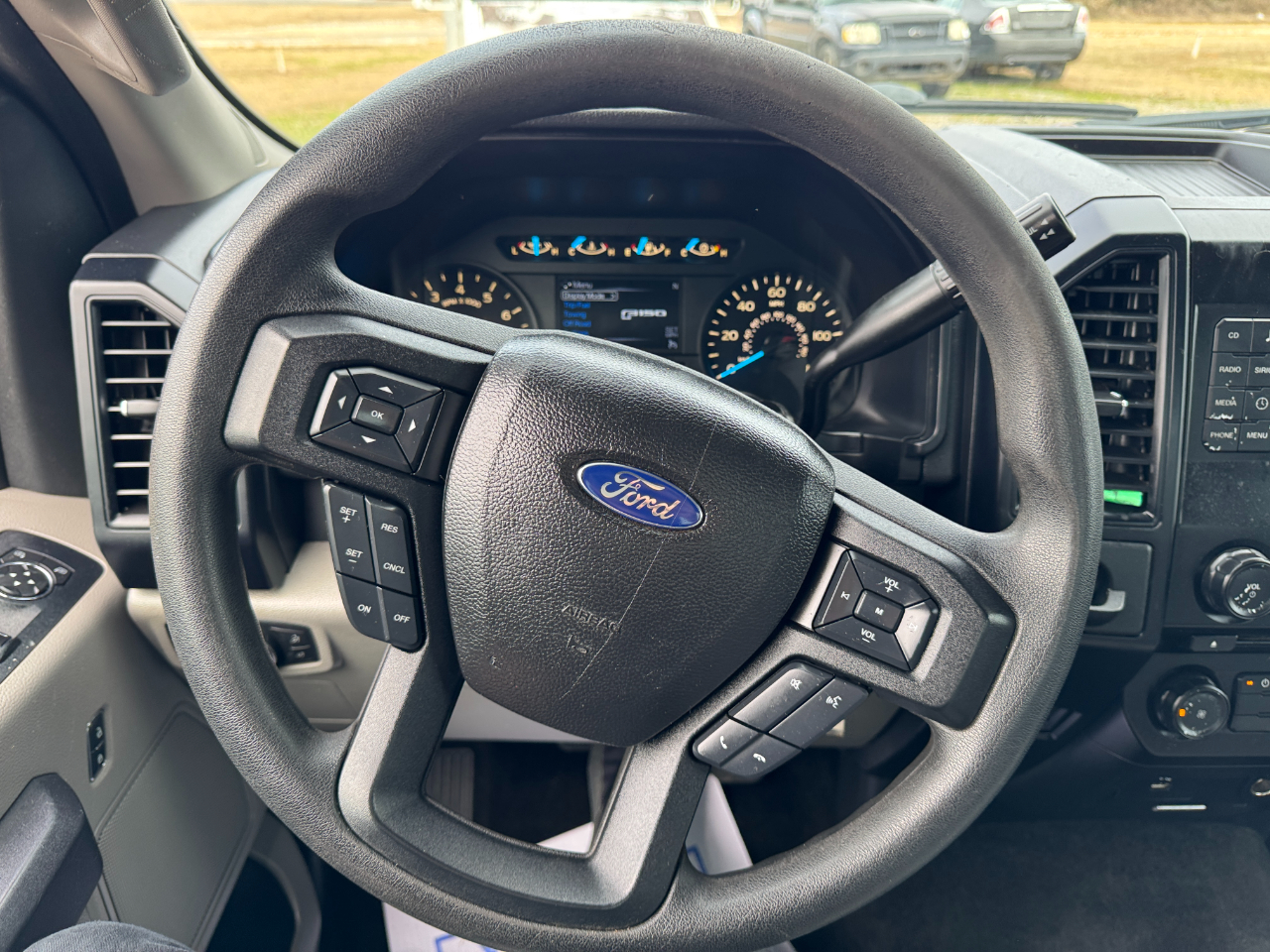 Ford F-150 2WD Reg Cab 141" XLT 2016