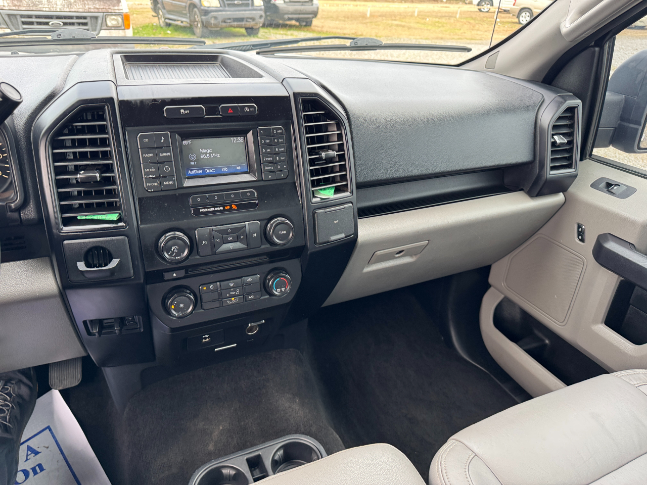 Ford F-150 2WD Reg Cab 141" XLT 2016