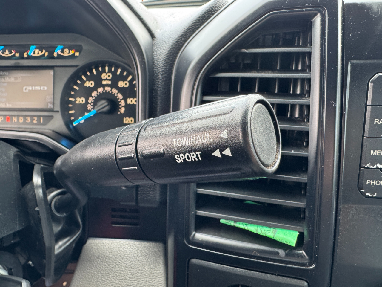 Ford F-150 2WD Reg Cab 141" XLT 2016