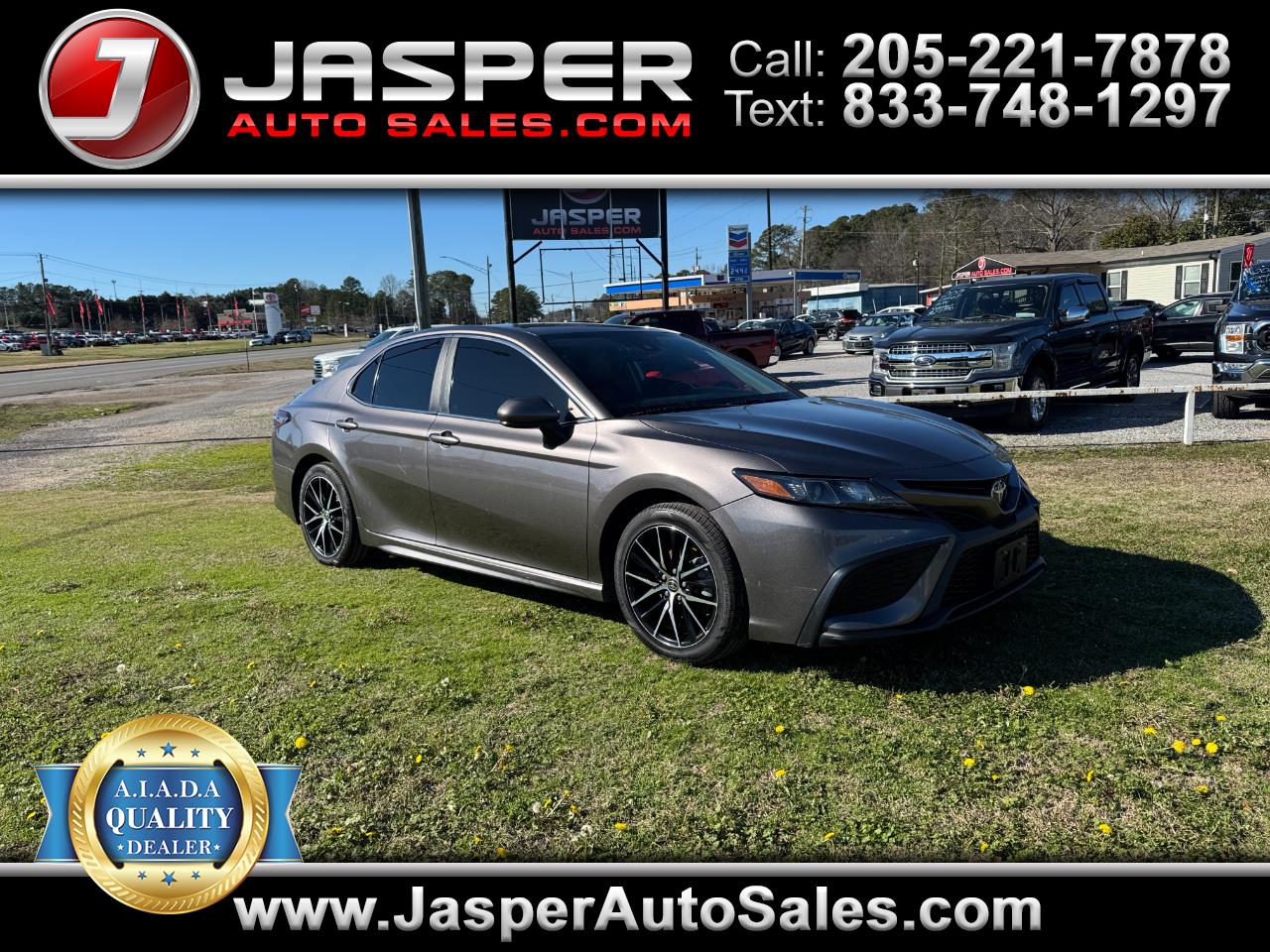 Toyota Camry SE Nightshade Auto (Natl) 2021