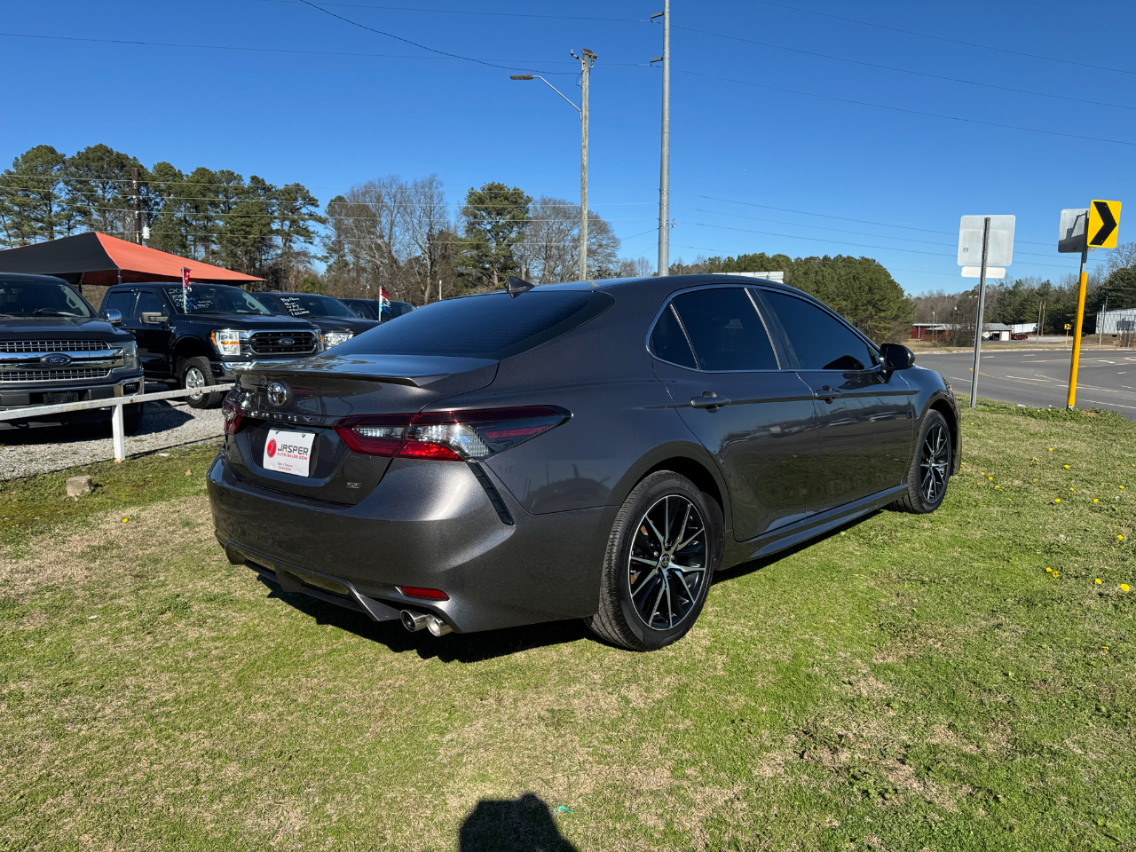 Toyota Camry SE Nightshade Auto (Natl) 2021