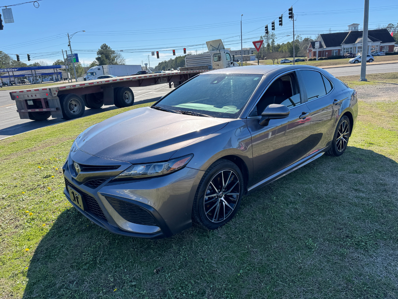 Toyota Camry SE Nightshade Auto (Natl) 2021