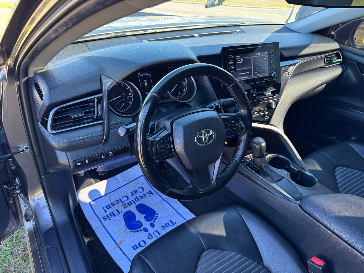 Toyota Camry SE Nightshade Auto (Natl) 2021