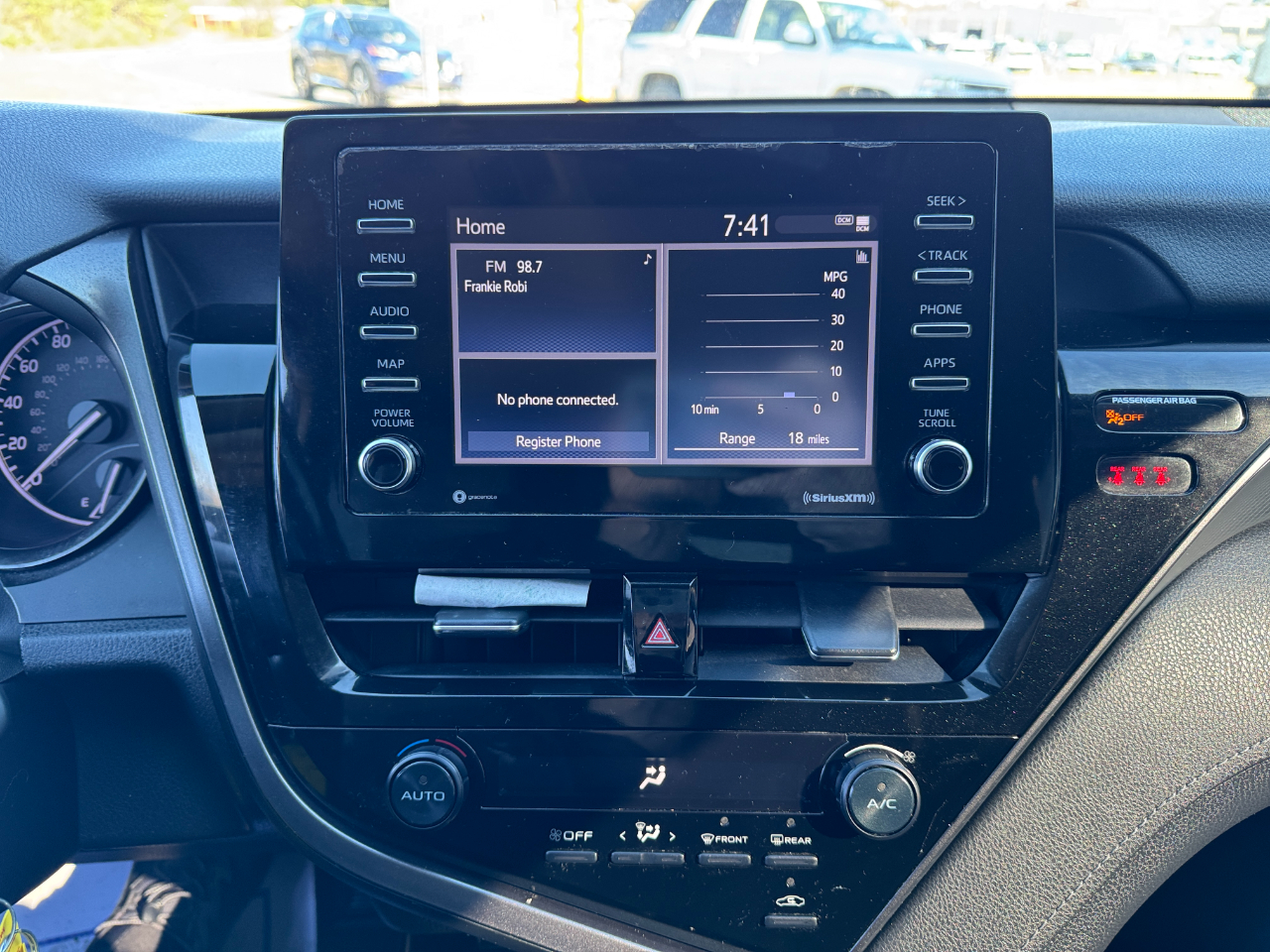 Toyota Camry SE Nightshade Auto (Natl) 2021