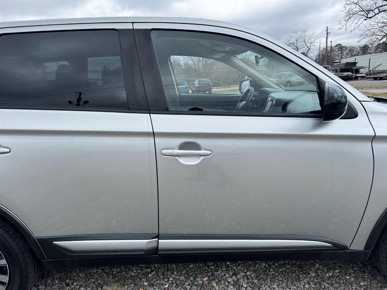 Mitsubishi Outlander ES FWD 2020