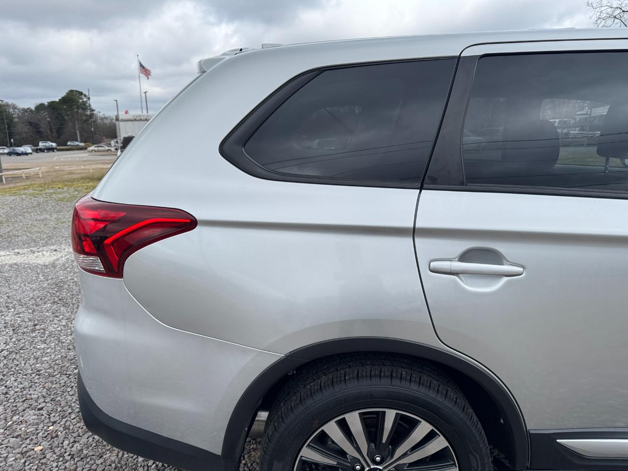 Mitsubishi Outlander ES FWD 2020