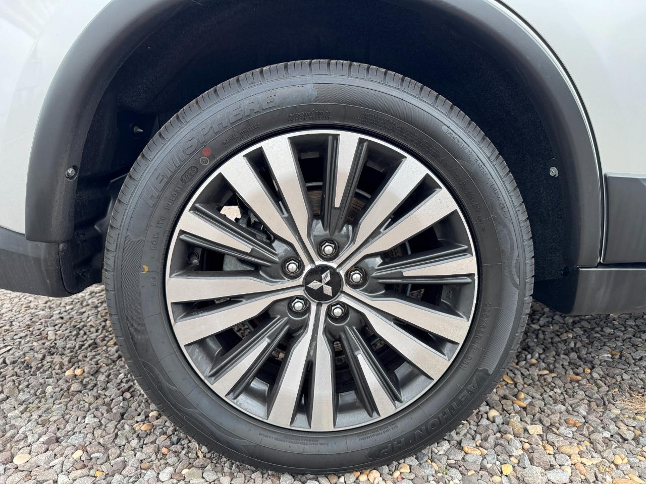 Mitsubishi Outlander ES FWD 2020